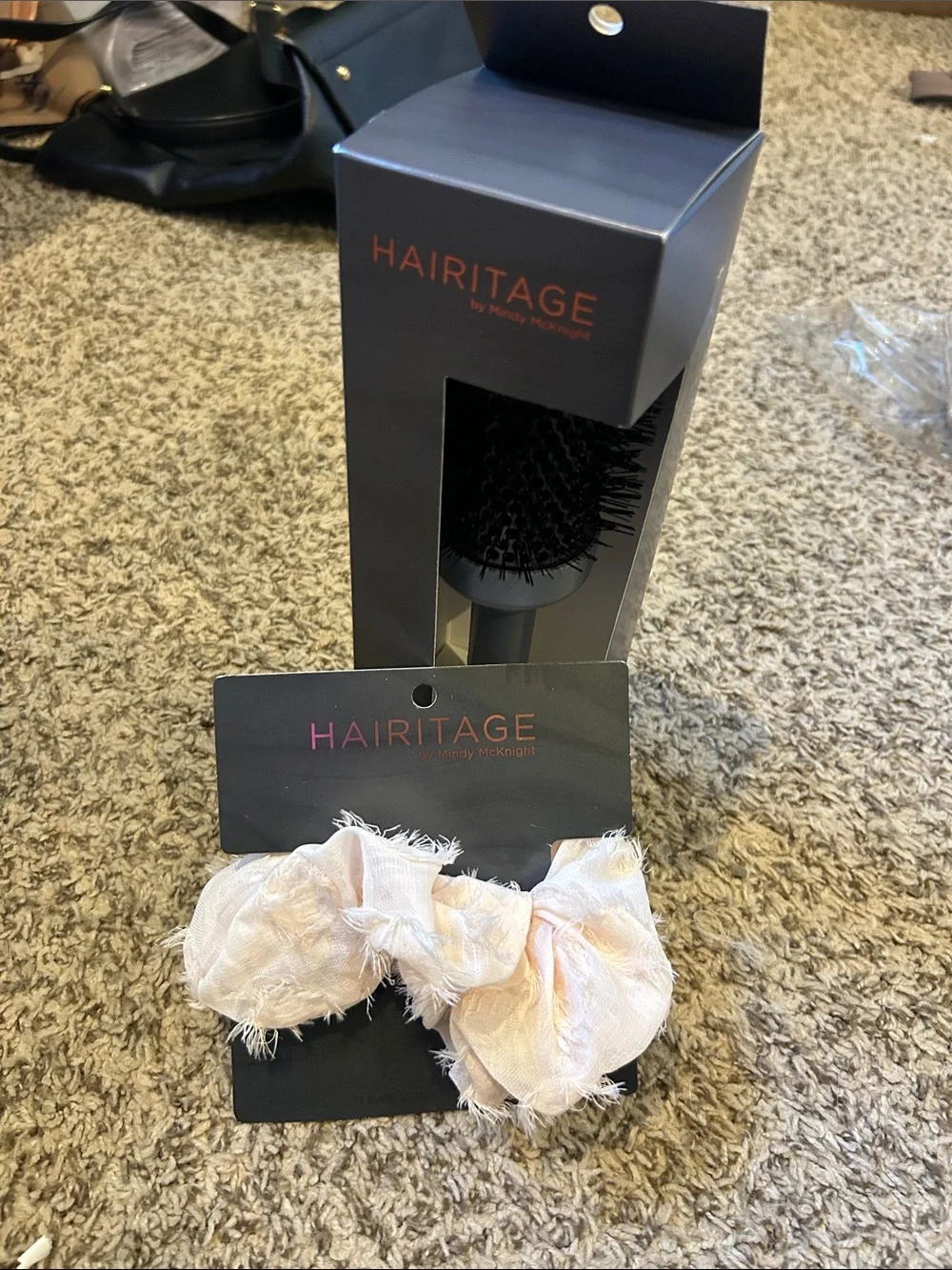 Hairitage set of New accessories round we go thermal brush and hair scrunchie